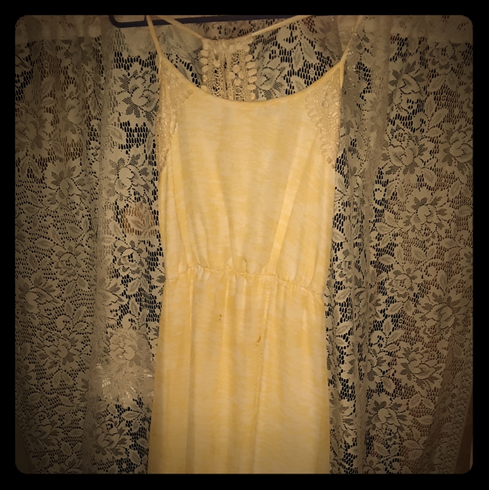 Yellow long dress size medium.